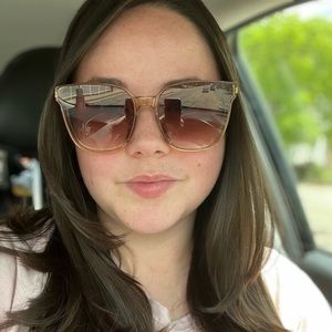 Meet your Posher, Melanie